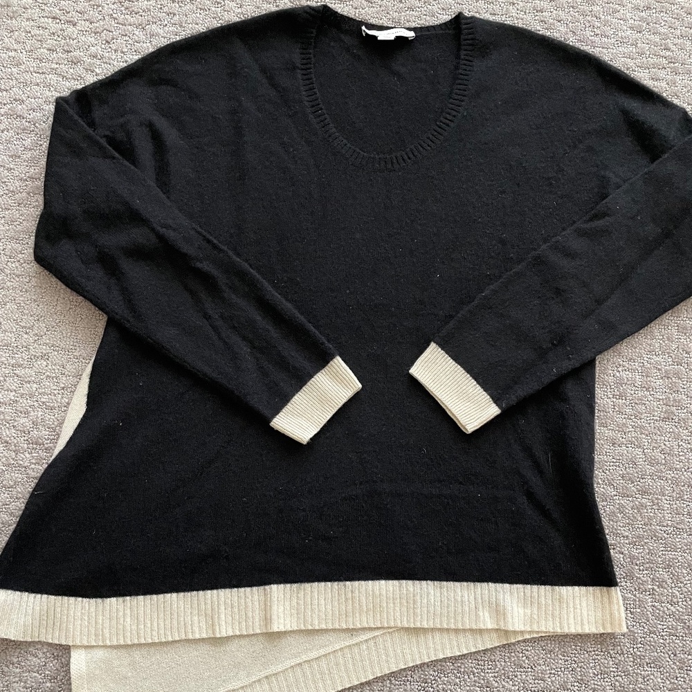 White Warren 100% cashmere black/ off white trim diagonal hem sweater